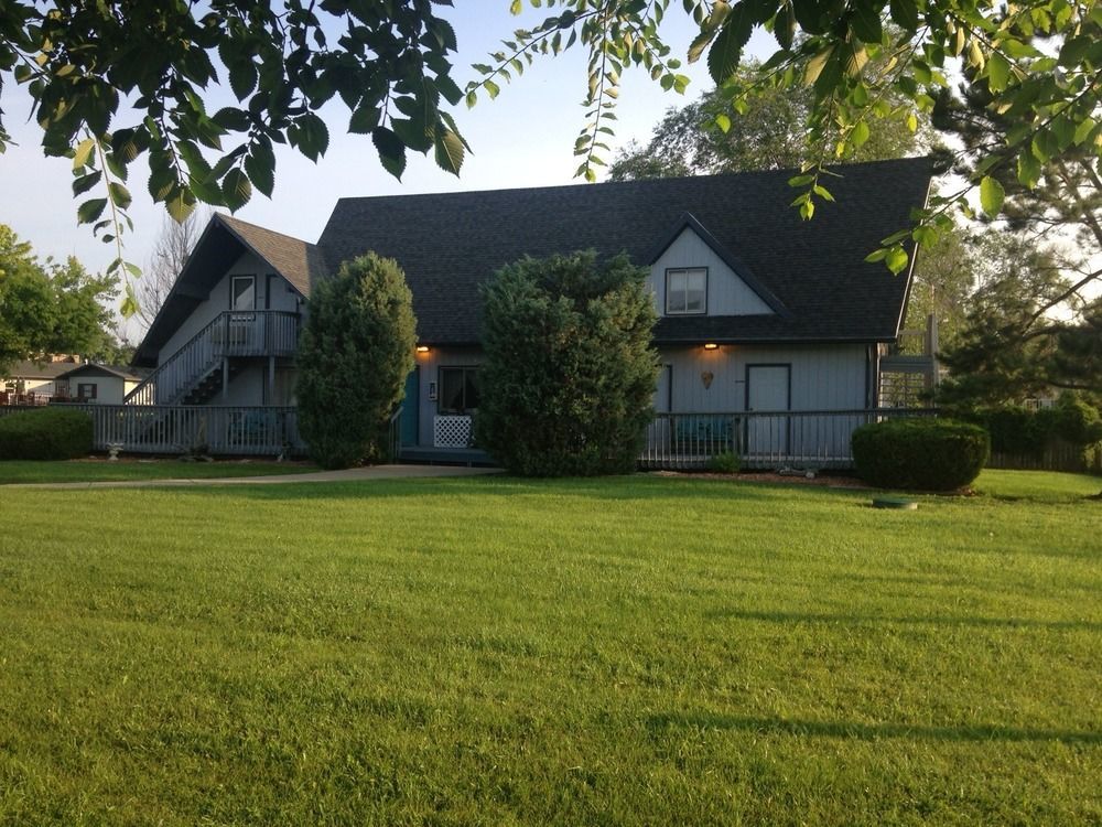 Sweetgrass Inn Bed & Breakfast Рапид Сити Екстериор снимка